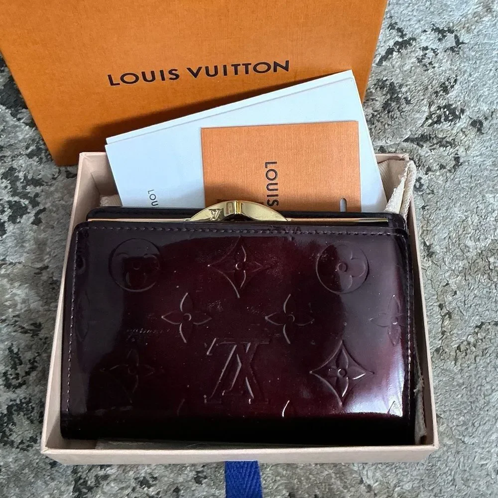 Authentic Louis Vuitton kiss lock Wallet